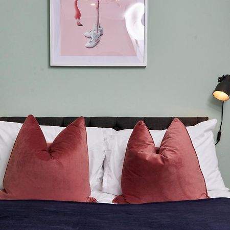 Stunning Two Bedroom Apartment By Purestay Short Lets & Serviced Accommodation Warwickshire With Parking Stratford-upon-Avon Exterior photo