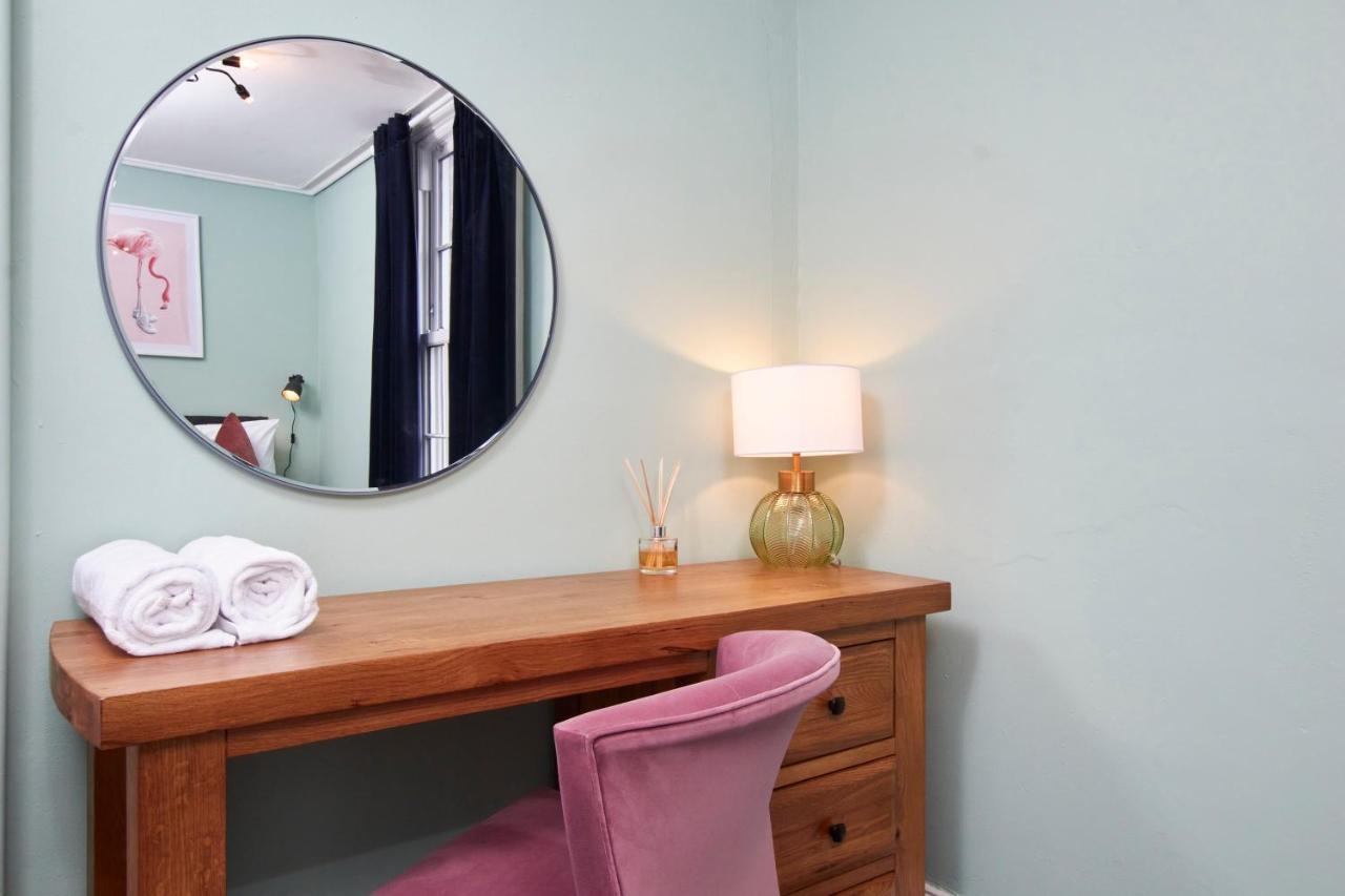 Stunning Two Bedroom Apartment By Purestay Short Lets & Serviced Accommodation Warwickshire With Parking Stratford-upon-Avon Exterior photo