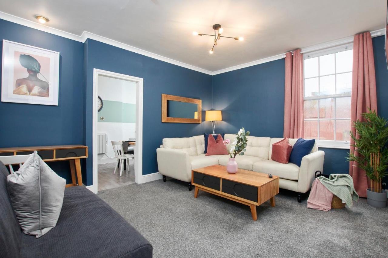 Stunning Two Bedroom Apartment By Purestay Short Lets & Serviced Accommodation Warwickshire With Parking Stratford-upon-Avon Exterior photo