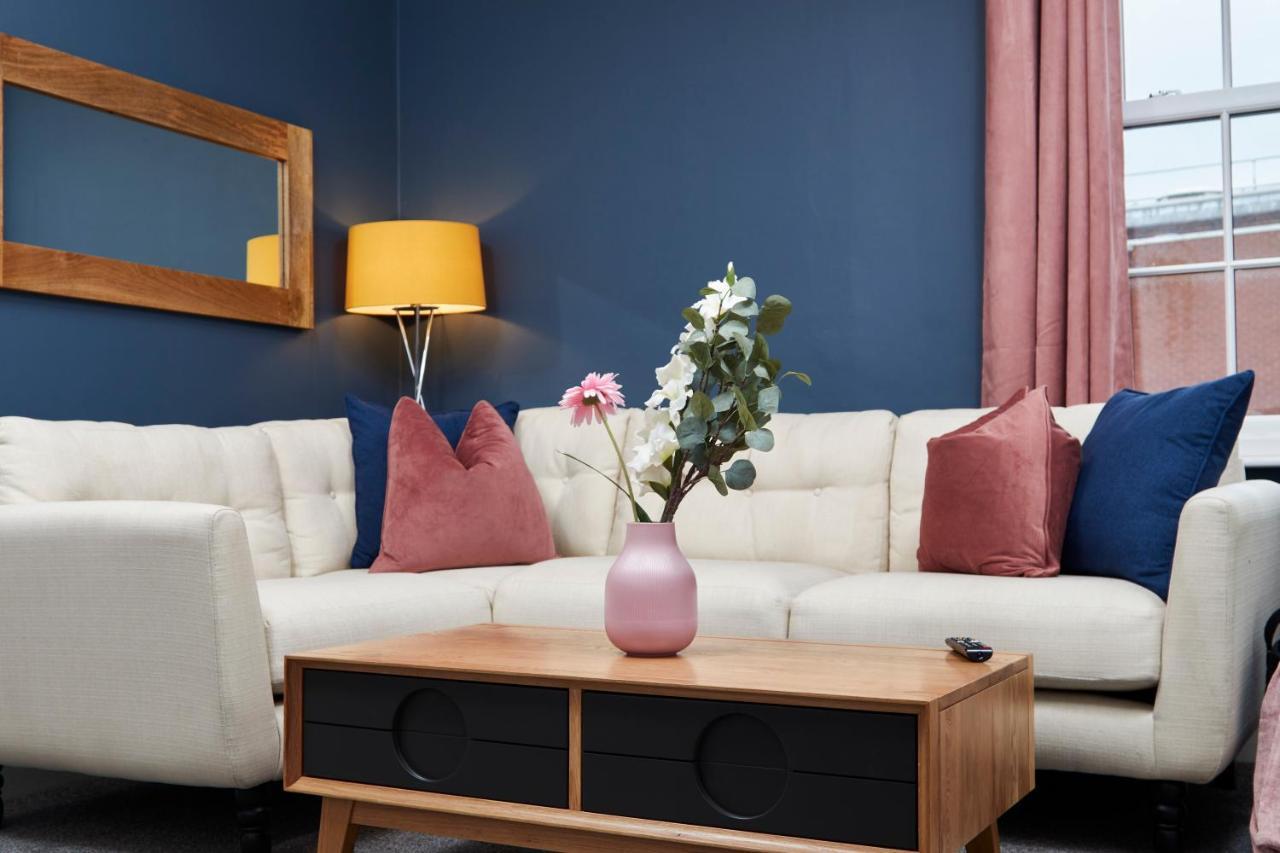 Stunning Two Bedroom Apartment By Purestay Short Lets & Serviced Accommodation Warwickshire With Parking Stratford-upon-Avon Exterior photo